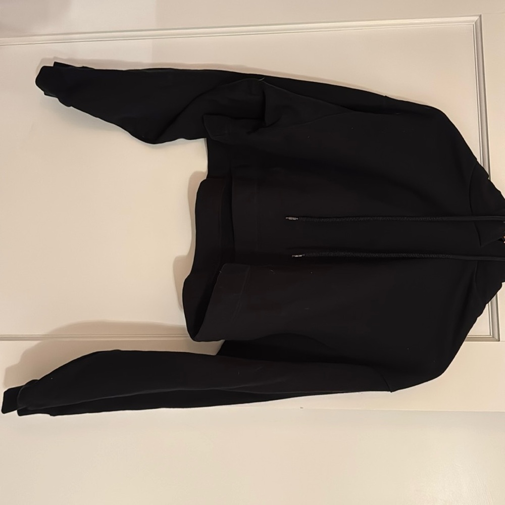 Alo Bae cropped hoodie.